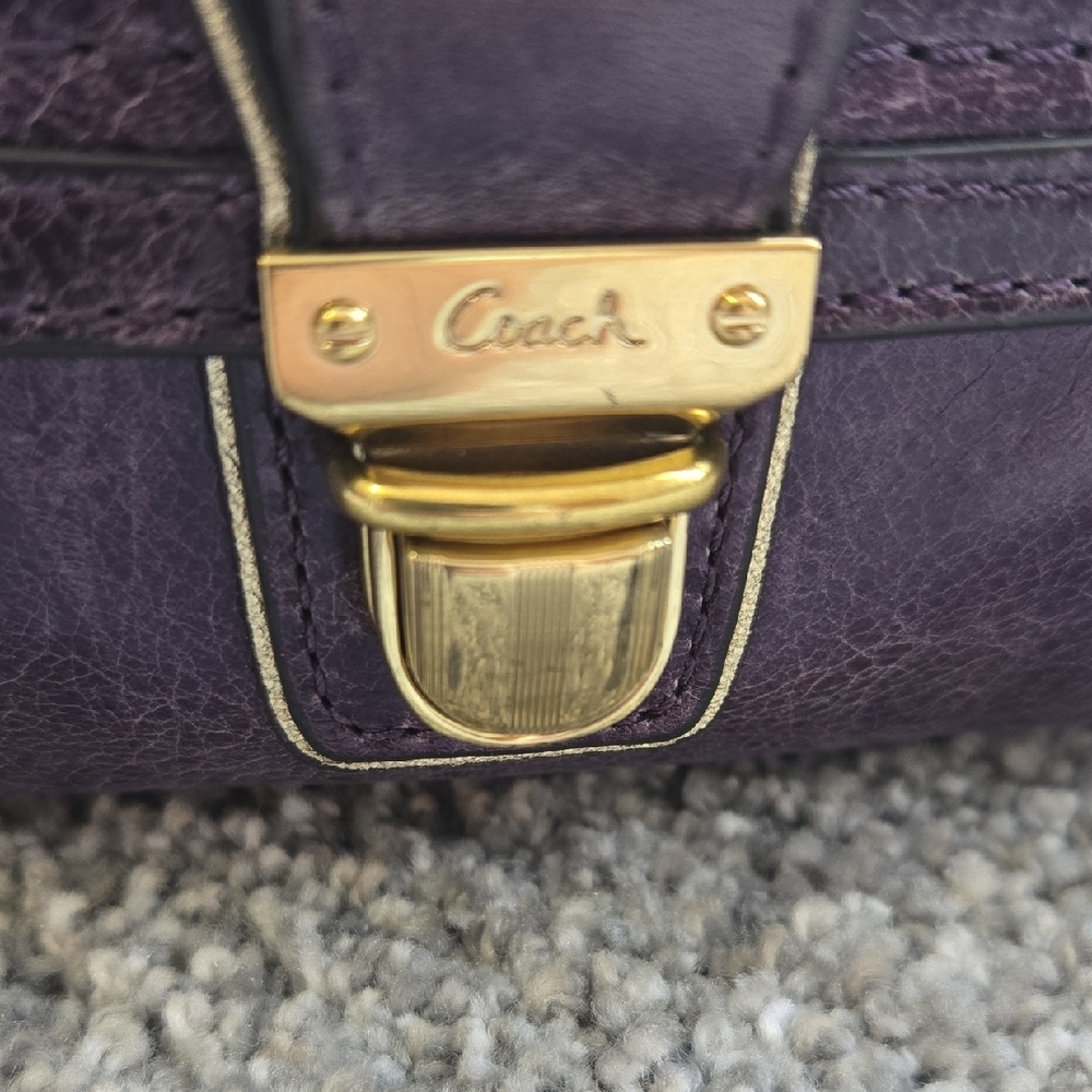 Coach Purple Shoulder Bag with Gold Details - Picture 2 of 11